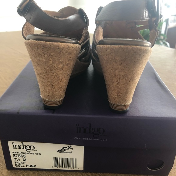 Indigo by Clarks Bronze Gull Pond Wedge in size 7 1/2 - Picture 2 of 3